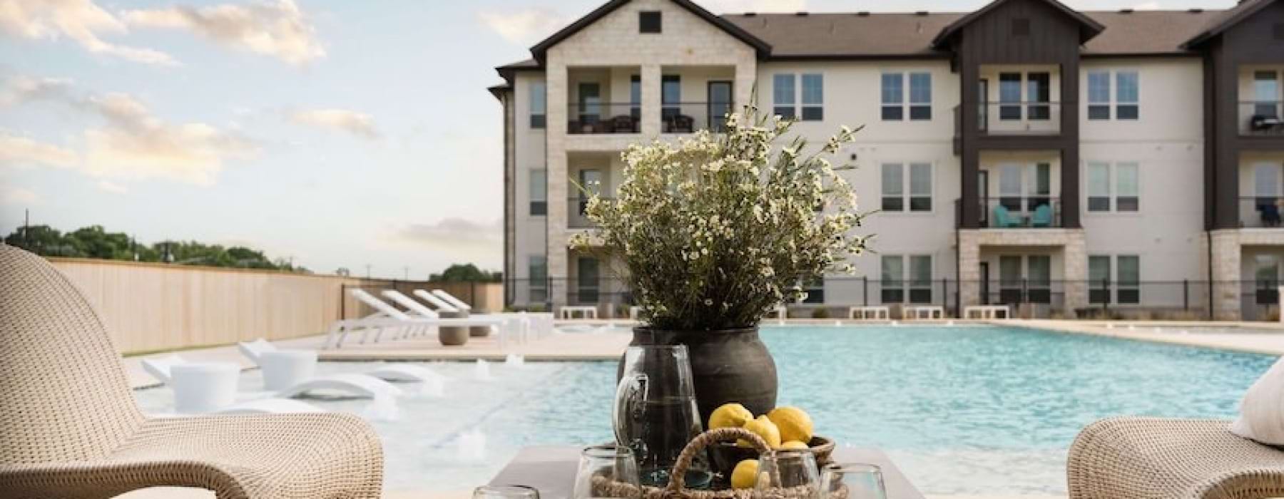 Pool Lounge