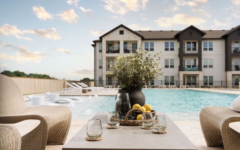 Pool Lounge